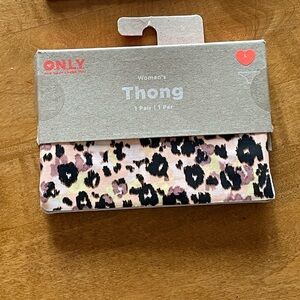 Old Navy Women's No show Thong Large - Gray and Pink Animal Print
